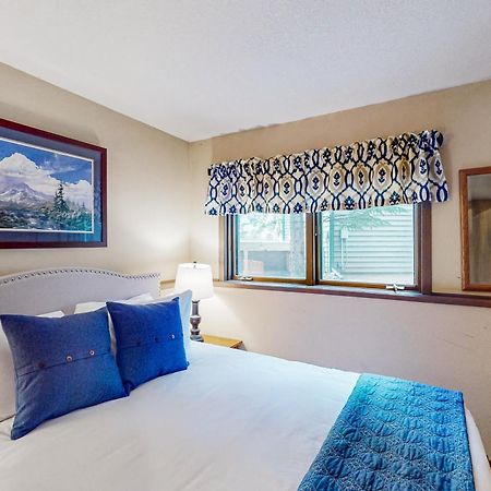 Ledges Villa Vail Room photo